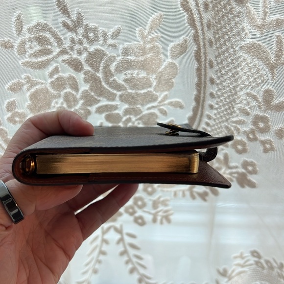 Louis Vuitton Agenda - Picture 6 of 10